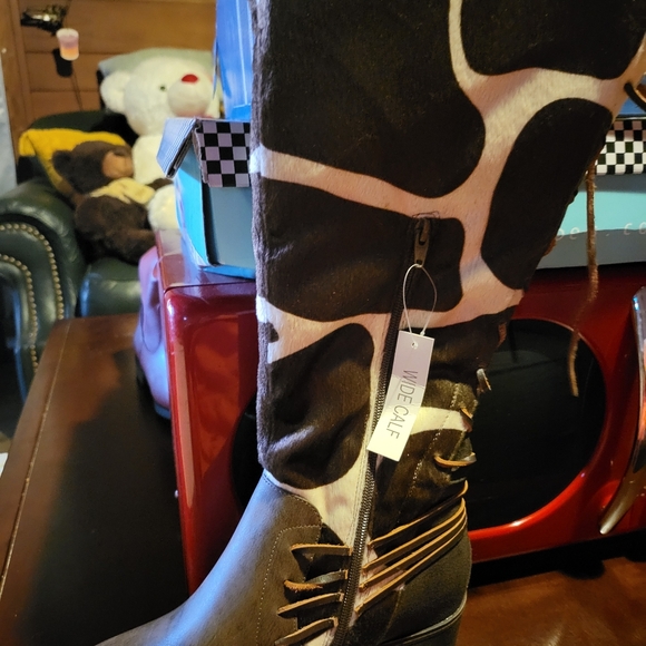 Giraffe print boots NEW SALE PRICE - Picture 2 of 3